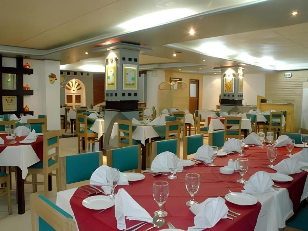 Hotel Tower Inn, Chittagong Buitenkant foto