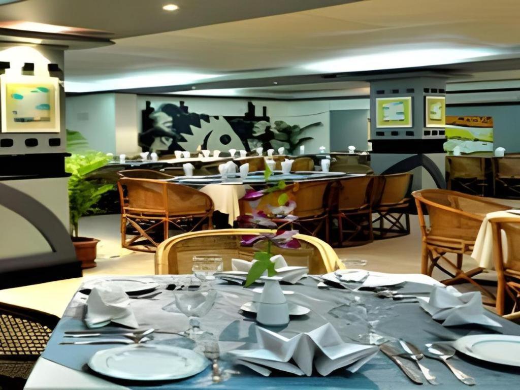 Hotel Tower Inn, Chittagong Buitenkant foto