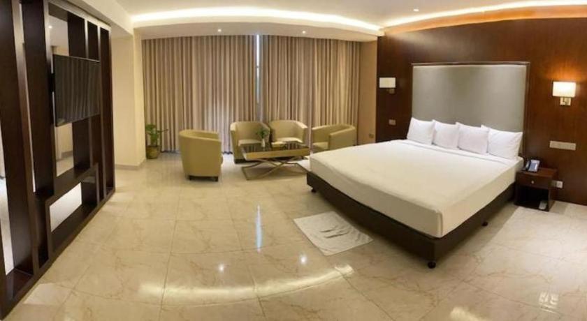 Hotel Tower Inn, Chittagong Buitenkant foto